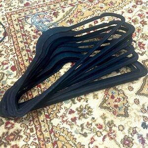 16 count black velvet hangers